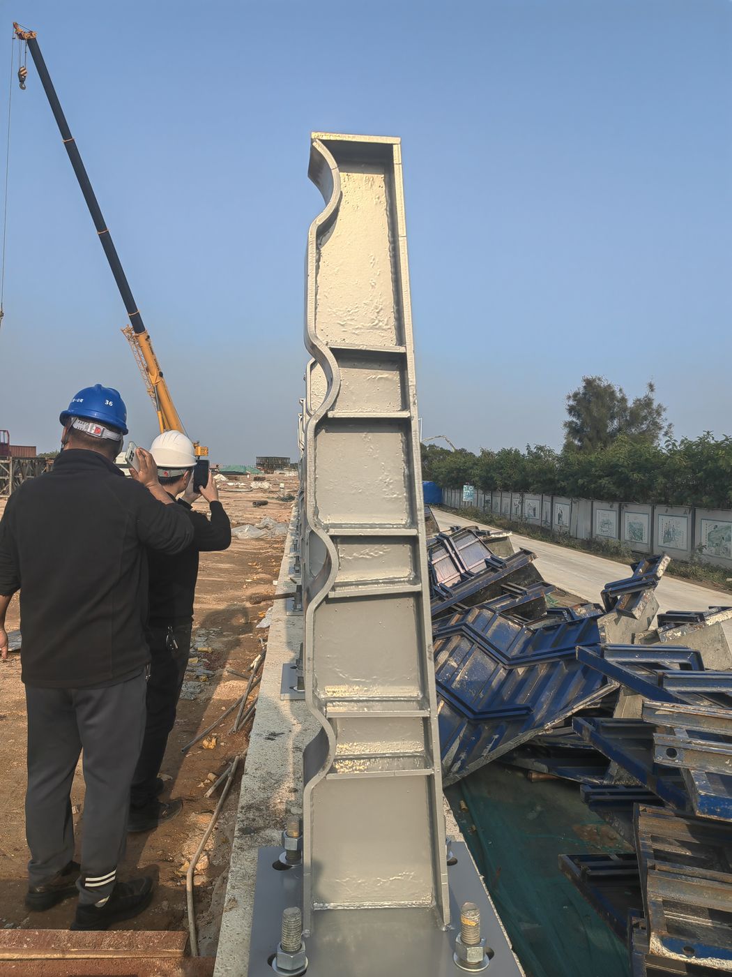 Welded Columns with Base Plates — XGreen Solar